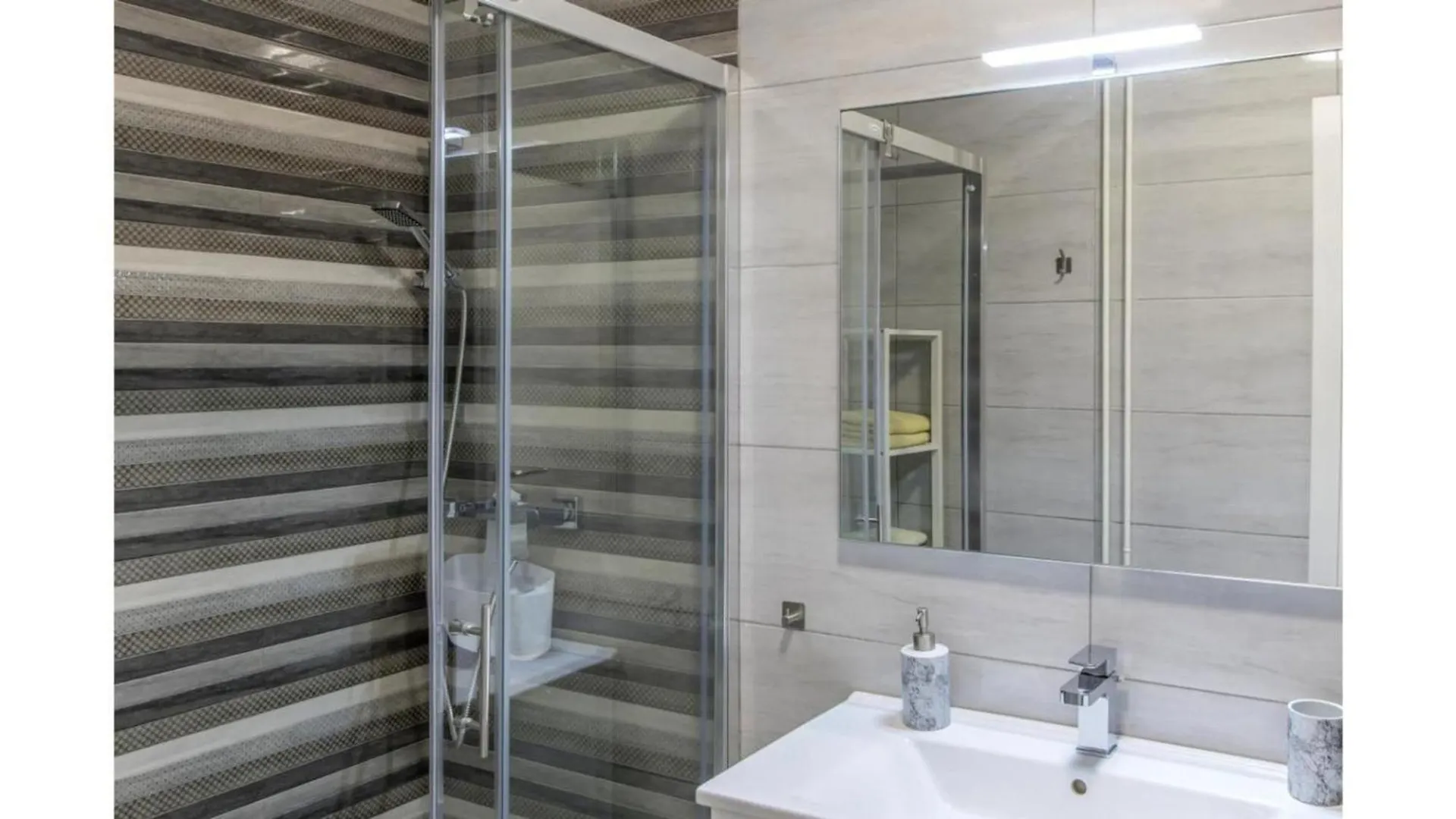 Comfortable Apartment In Umag With Parking Space Murine