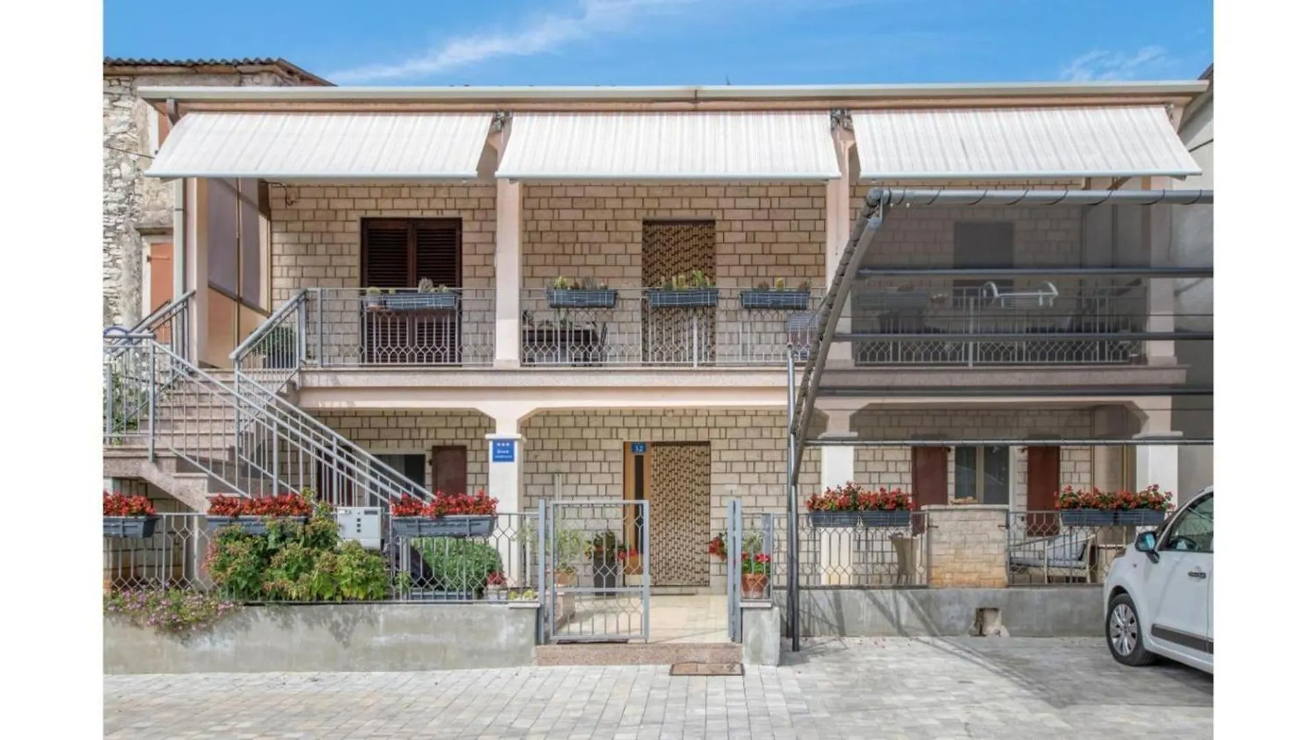 Comfortable Apartment In Umag With Parking Space Murine