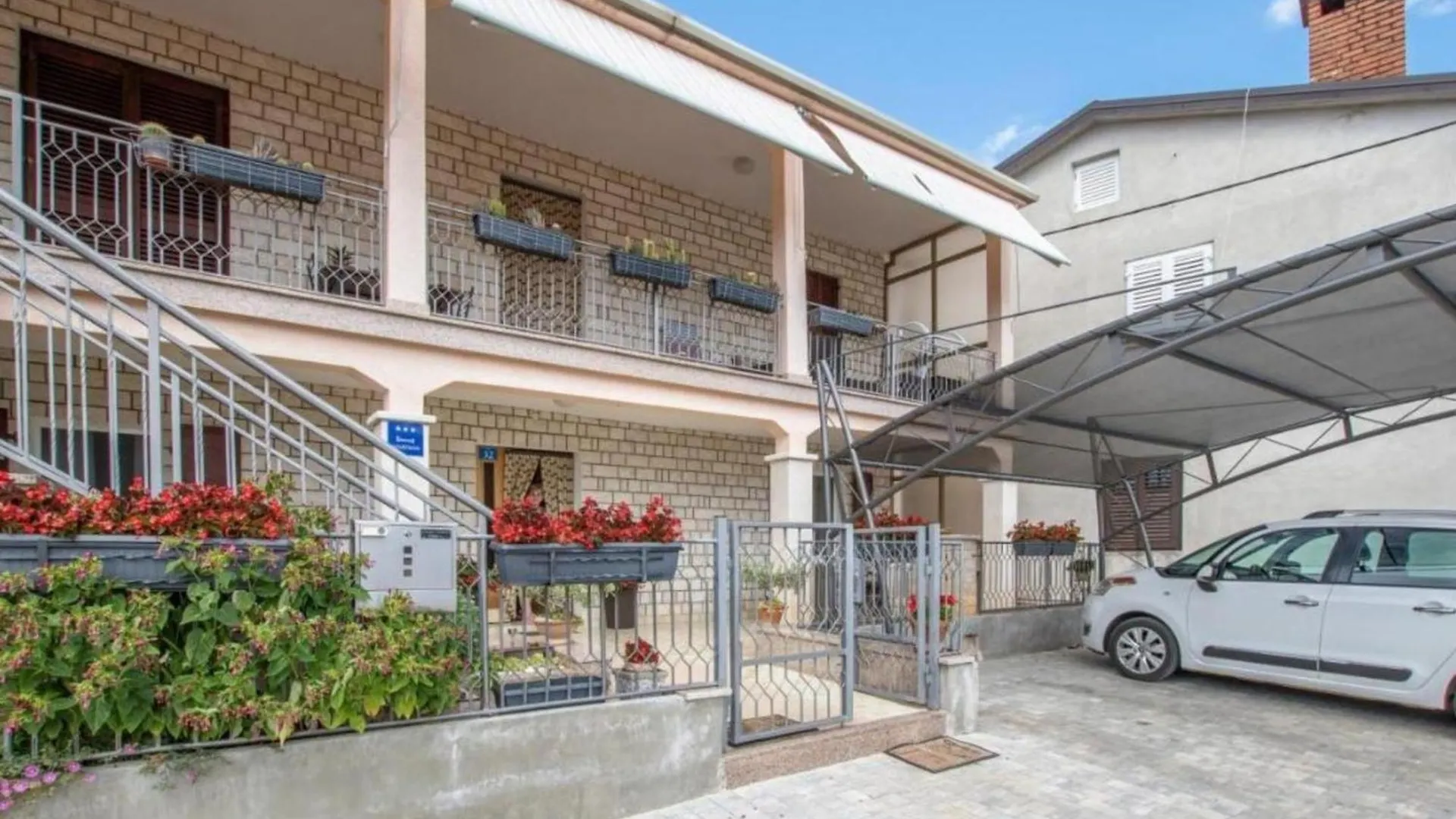 Comfortable Apartment In Umag With Parking Space Murine